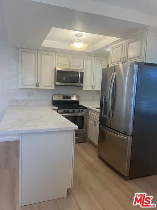 1017 Sonora Avenue, Glendale CA: https://media.crmls.org/mediaz/8195b5f2-22c0-4125-a270-e61df9052f8a.jpg