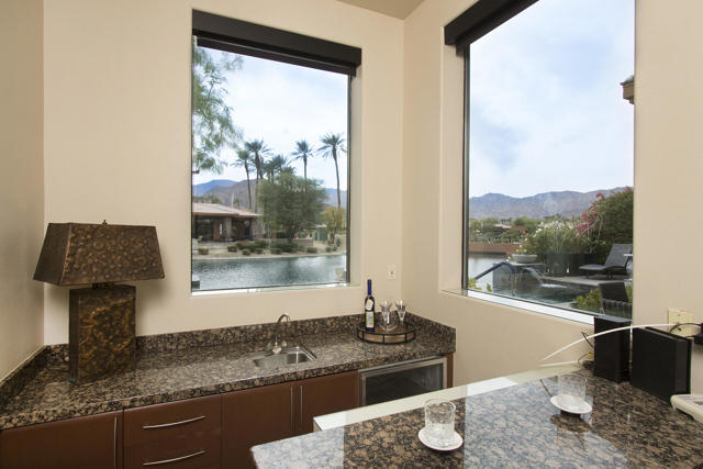 50135 Camino Privado, La Quinta CA: https://media.crmls.org/mediaz/81960045-363e-4296-b709-182c9b9e3dd7.jpg