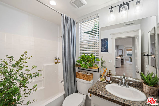 22499 Leaf Spring Court, Santa Clarita CA: https://media.crmls.org/mediaz/81964001-929a-4623-8ecb-a7335b53d3fa.jpg
