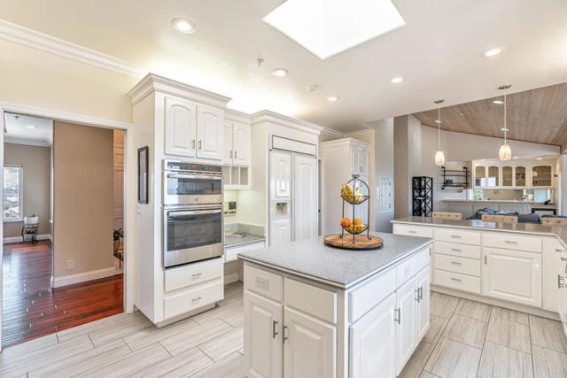 25061 Hidden Mesa Court, Monterey CA: https://media.crmls.org/mediaz/8197422c-9ebe-4eb7-b839-b8f91b6cdca2.jpg