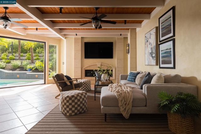5427 Blackhawk Dr, Danville CA: https://media.crmls.org/mediaz/8197525c-a1a4-4938-80fb-8e8ee75b616d.jpg