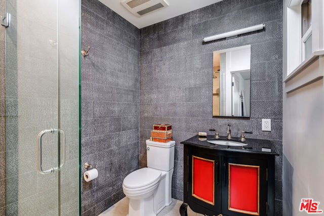 4838 Coldwater Canyon Avenue, Sherman Oaks CA: https://media.crmls.org/mediaz/81975b51-f9cd-44f4-a272-e94286e2abd3.jpg