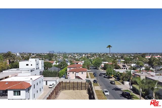 1569 S Orange Grove Avenue, Los Angeles CA: https://media.crmls.org/mediaz/81978ab3-49c4-4f1e-b32a-f4888021fb33.jpg