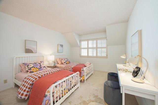 21 Pinehurst Lane, Half Moon Bay CA: https://media.crmls.org/mediaz/8197f381-5a5d-435c-923d-83a55143c605.jpg