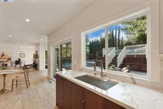 25 Mackenzie Pl, Danville CA: https://media.crmls.org/mediaz/819840f8-3939-42a6-bfdd-a3aa90ab7cef.jpg