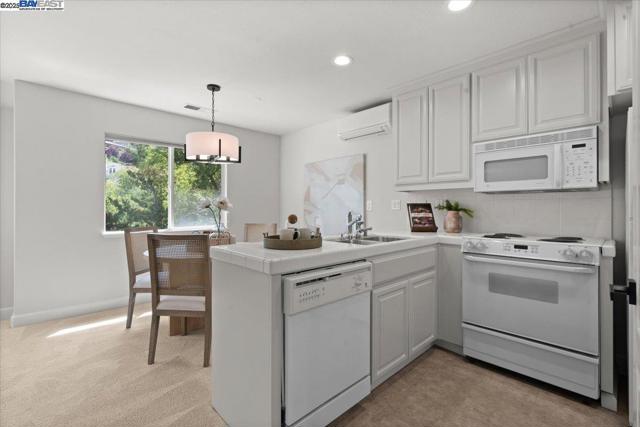 318 Montoya Way, Danville CA: https://media.crmls.org/mediaz/8198543e-568c-4bff-aedc-1e99e579d0b8.jpg