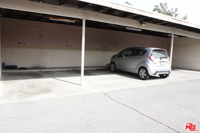 10240 Camarillo Street, Toluca Lake CA: https://media.crmls.org/mediaz/8198cd2f-43cf-48c3-8c2b-4ad1a3fe4a4e.jpg