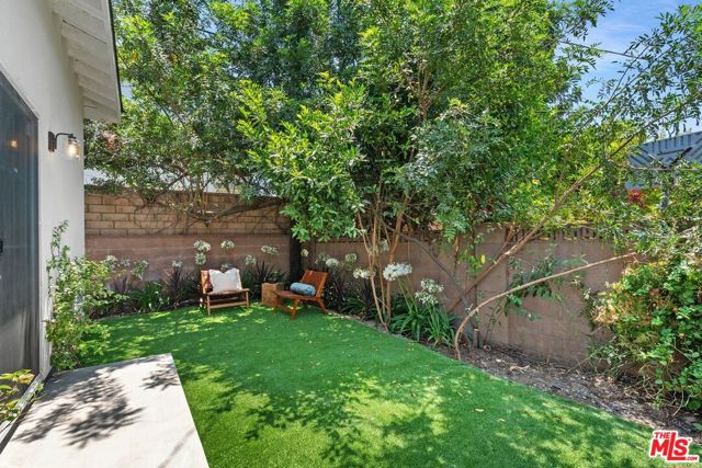 6916 Bellingham Avenue, North Hollywood CA: https://media.crmls.org/mediaz/8198f5be-0425-4957-a0e6-202992195137.jpg