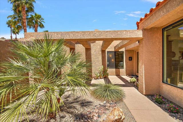11 Vista Loma Drive, Rancho Mirage CA: https://media.crmls.org/mediaz/8199ab04-bd90-4f4e-ae4e-d2fa3afb6a33.jpg