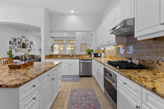 Detail Gallery Image 14 of 49 For 31557 Whitecrown Dr, Murrieta,  CA 92563 - 5 Beds | 3 Baths