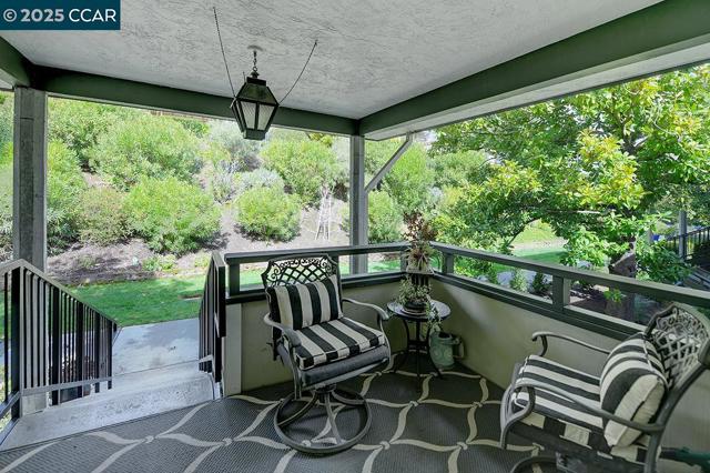 1232 Skycrest Dr, Walnut Creek CA: https://media.crmls.org/mediaz/819b1b25-fd69-46e1-954a-9e50f1ab48f0.jpg