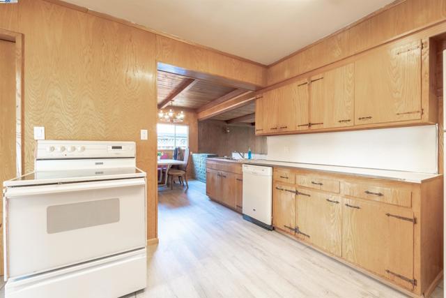 Image 8 of 25 For 15204 Norton St