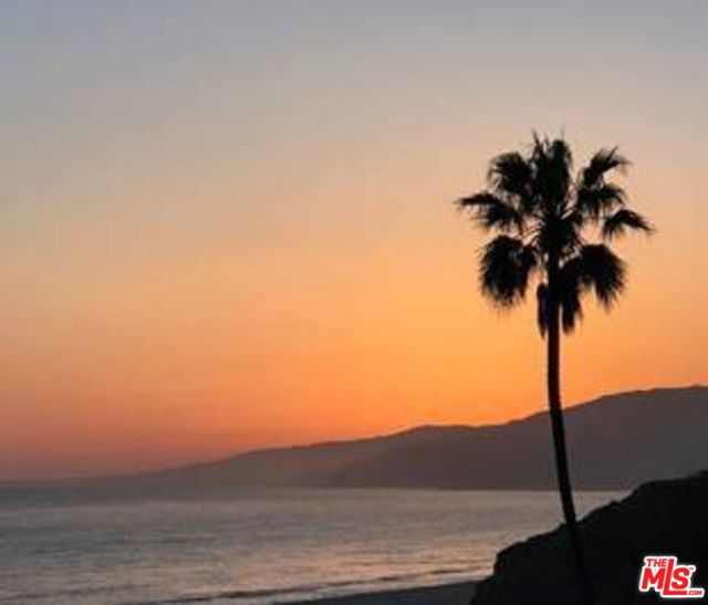 22548 PACIFIC COAST Highway, Malibu CA: https://media.crmls.org/mediaz/819bd9a8-8783-48fd-92d4-515c32bf0e72.jpg