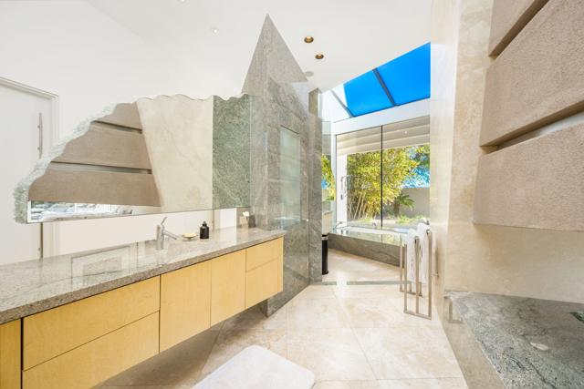 79095 Tom Fazio N Lane, La Quinta CA: https://media.crmls.org/mediaz/819c5cb0-ee92-41ad-9fa5-5a05ea3a6956.jpg