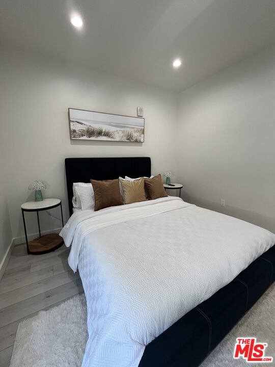 124 S Croft Avenue, Los Angeles CA: https://media.crmls.org/mediaz/819c7f76-da33-4611-9998-9265fae6be61.jpg