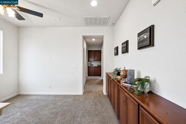 127 Sanford Ct, Brentwood CA: https://media.crmls.org/mediaz/819c8e43-b407-4e1a-ad40-6a61d1a273a4.jpg