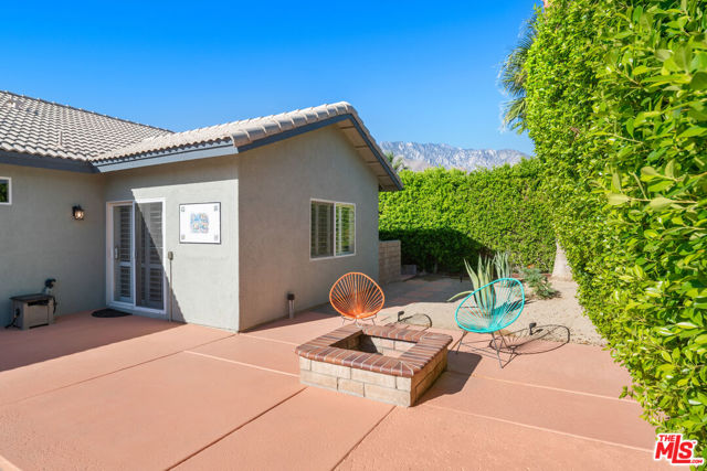 1602 Olga Way, Palm Springs CA: https://media.crmls.org/mediaz/819cc94d-d756-4f67-b071-ca0463f7aafe.jpg