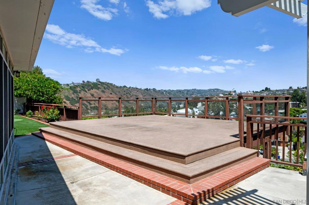 MLS #250031778SD img 37