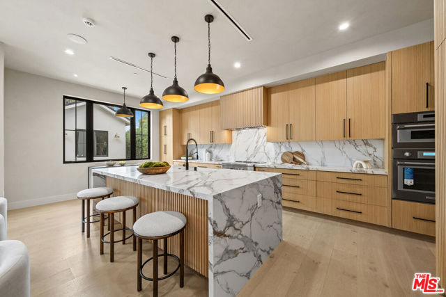 11317 Valley Spring Lane, Studio City CA: https://media.crmls.org/mediaz/819e479a-e095-4fe9-8df5-6982a4f3a426.jpg