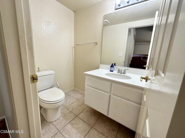 672 Indian Oak Lane, Oak Park CA: https://media.crmls.org/mediaz/819e6572-36a2-48b5-96b7-c7c782b6e7fd.jpg