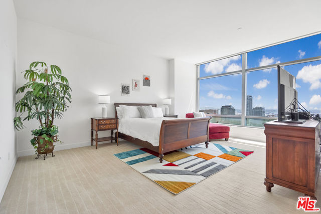 Image 11 of 45 For 900 Olympic Boulevard 33i
