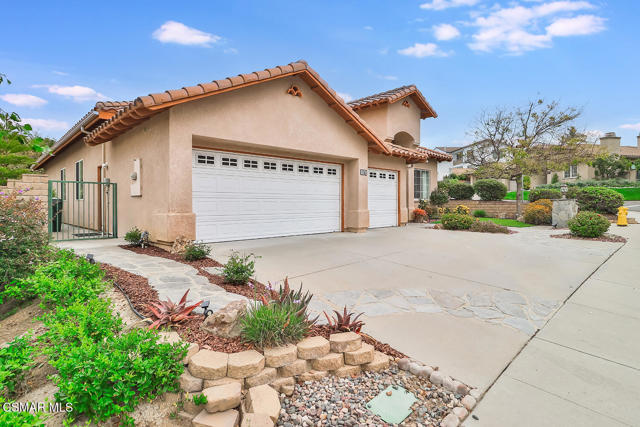 2746 Autumn Ridge Drive, Thousand Oaks CA: https://media.crmls.org/mediaz/819f25d6-3a34-463c-b497-855a5b763978.jpg