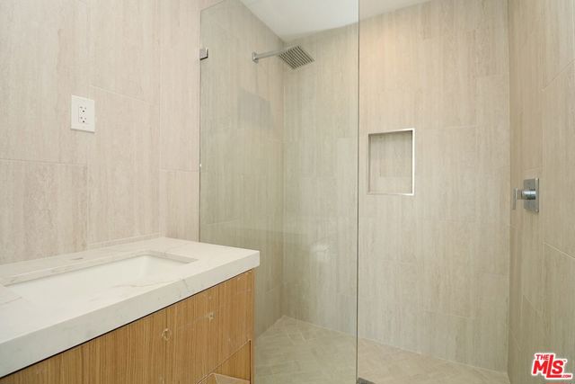 Image 19 of 44 For 70725 Ironwood Drive