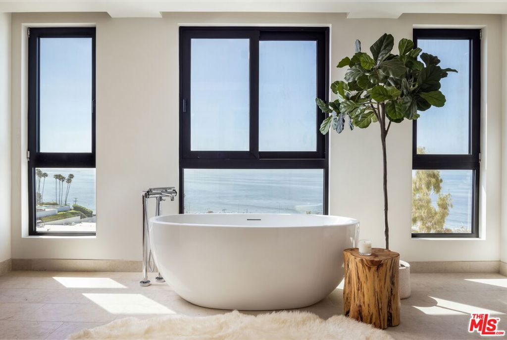 17326 TRAMONTO Drive 404, Pacific Palisades, CA 90272