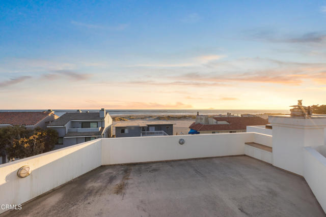 3300 Ocean Drive, Oxnard CA: https://media.crmls.org/mediaz/819ffecd-9ddc-4326-b92f-90b01e597535.jpg