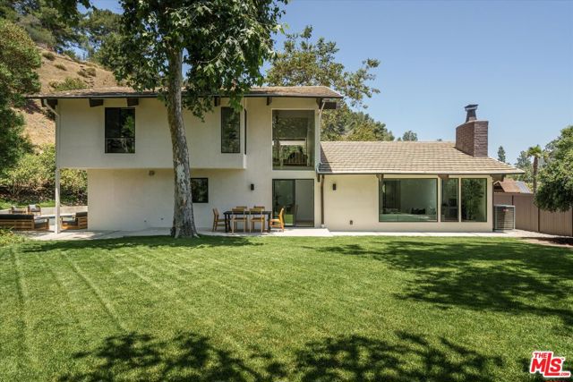 2313 Banyan Drive, Los Angeles CA: https://media.crmls.org/mediaz/81a0aab4-41fd-4411-be7c-8099d5423e3d.jpg