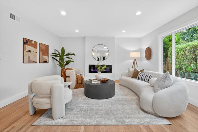 430 Gilbert Avenue, Menlo Park CA: https://media.crmls.org/mediaz/81a0e969-63e1-48bd-8669-a40e8ad6b417.jpg