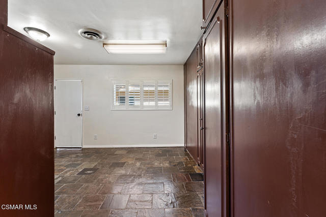 19844 Hemmingway Street, Winnetka CA: https://media.crmls.org/mediaz/81a17992-3a40-4a65-8a5e-4af51a75b1fb.jpg