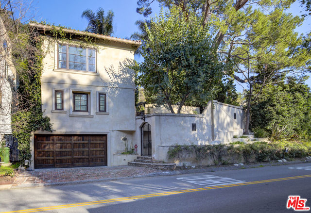 2880 NICHOLS CANYON Road, Los Angeles CA: https://media.crmls.org/mediaz/81a202af-dc1d-4c4e-8659-c3ba70a2ed1f.jpg