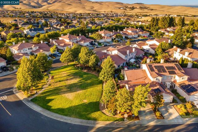 302 Columbia Cir, Benicia CA: https://media.crmls.org/mediaz/81a22f59-8559-418c-83e1-66271b0ef8ea.jpg