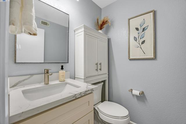 2236 Oakland Ave, Pleasanton CA: https://media.crmls.org/mediaz/81a238be-eb7f-4ff7-90c8-e2cd736aea06.jpg