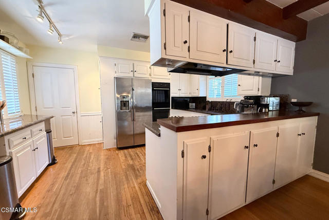 4748 Conejo Avenue, Woodland Hills CA: https://media.crmls.org/mediaz/81a23faf-c39d-4240-b305-0a7b80ce46f6.jpg