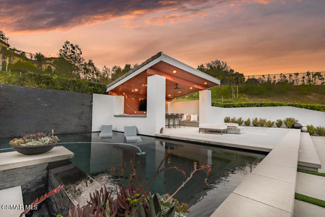 6981 Shadow Wood Drive, Moorpark CA: https://media.crmls.org/mediaz/81a276e0-ac6a-4ae1-81df-a50d241bbf54.jpg