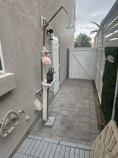 505 N Cedros, Solana Beach CA: https://media.crmls.org/mediaz/81a285a4-d0fb-4c0c-81b5-f88719fba7a0.jpg