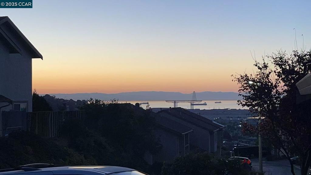 https://media.crmls.org/mediaz/81a301e6-8349-44d7-80a7-c44026813ffa.jpg?preset=X-Large