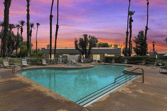 450 Desert Falls N Drive, Palm Desert CA: https://media.crmls.org/mediaz/81a46e70-2a68-4c42-ae36-a5d38ae87d16.jpg