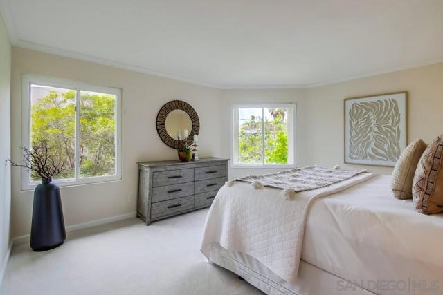 5370 La Jolla Blvd., La Jolla CA: https://media.crmls.org/mediaz/81a49211-ba07-46fe-835f-c546e5027755.jpg