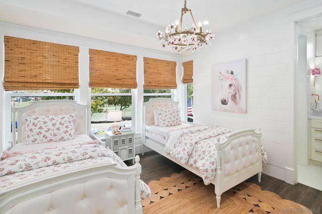 552 G Avenue, Coronado CA: https://media.crmls.org/mediaz/81a5211f-e749-4d2d-8c59-bdcfb295ad17.jpg