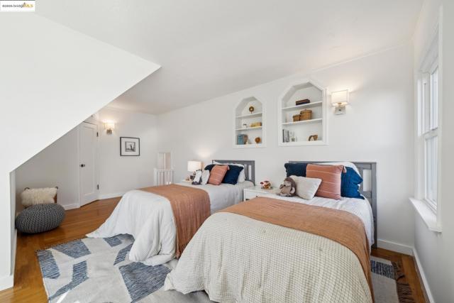 1143 Keith Ave, Berkeley CA: https://media.crmls.org/mediaz/81a5310f-dab7-4f44-ba79-b01f14765f28.jpg