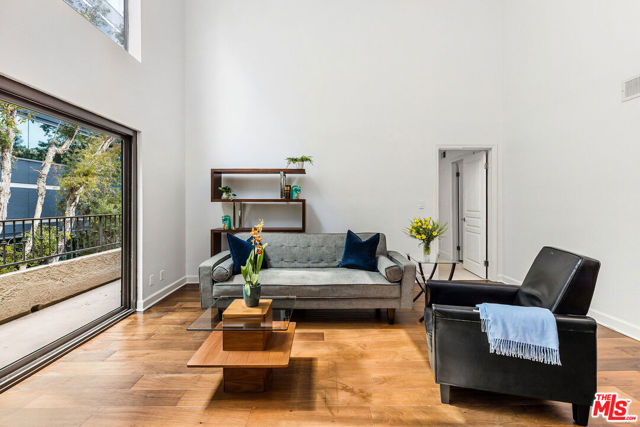 1633 S Bentley Avenue, Los Angeles CA: https://media.crmls.org/mediaz/81a548be-c590-494d-8407-1fc56c1c44bf.jpg