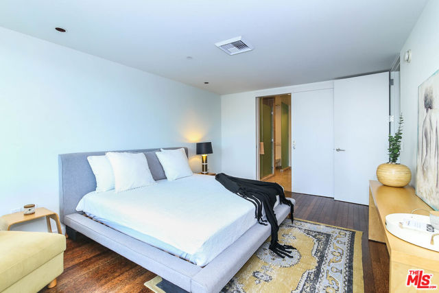 6250 HOLLYWOOD Boulevard, Los Angeles CA: https://media.crmls.org/mediaz/81a56b84-9e3d-4d60-9d23-62c3914a9eb8.jpg