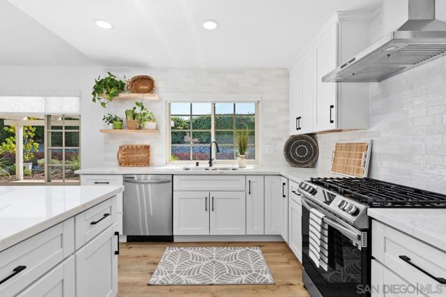 12687 Senda Acantilada, San Diego CA: https://media.crmls.org/mediaz/81a5b211-9aed-4569-8e76-dc67952eaaa5.jpg