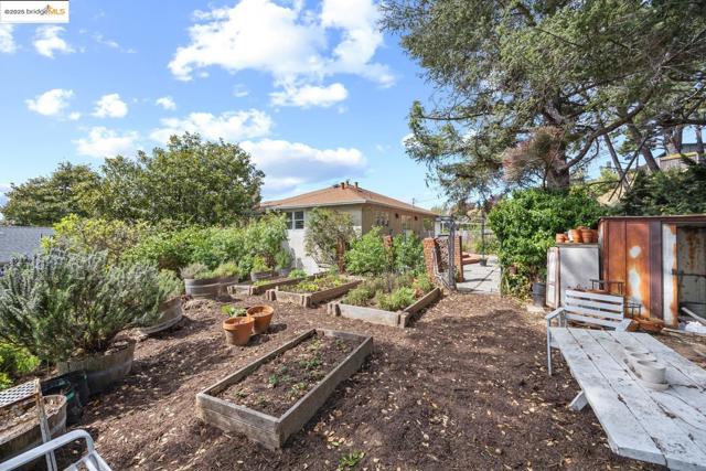 2821 Erin CT, Richmond CA: https://media.crmls.org/mediaz/81a5d59e-7152-4fb3-85a2-8da8a469a0a2.jpg