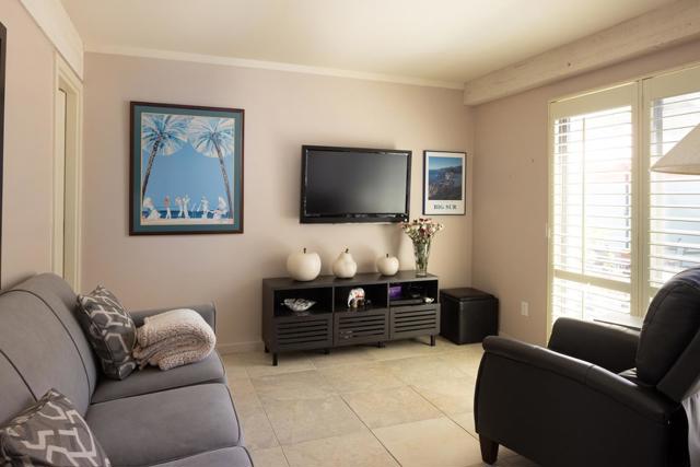 9662 Willow Court, Carmel CA: https://media.crmls.org/mediaz/81a5d915-83c8-4648-8b3c-584e910ccf24.jpg