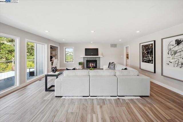 325 Bollinger Estates Ct, San Ramon CA: https://media.crmls.org/mediaz/81a658d8-3ec5-4bfc-a065-e178141f061d.jpg