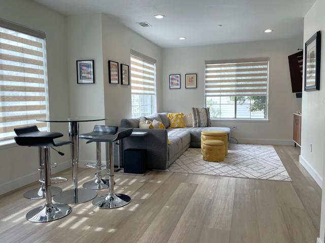 1 Passage Lane, Redwood City CA: https://media.crmls.org/mediaz/81a686c5-6a69-4c6f-8847-4fafd6487e3f.jpg